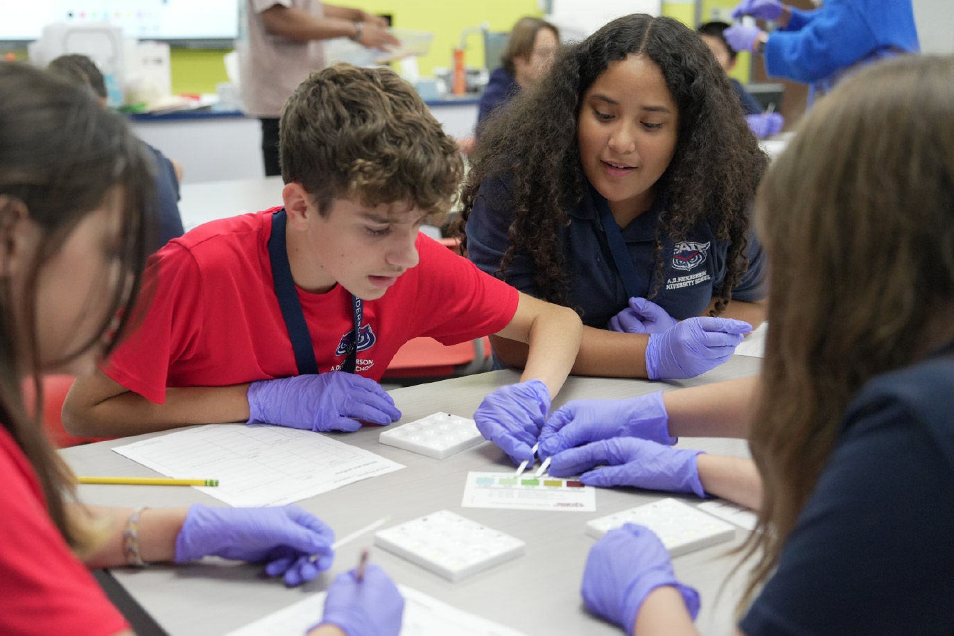 student-lab-miramontes-01.jpg